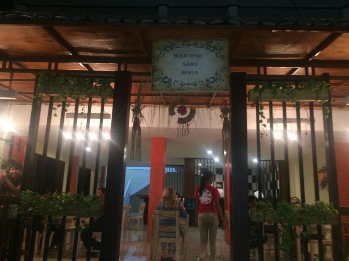 Tempat Tidur & Sarapan Sari 2*